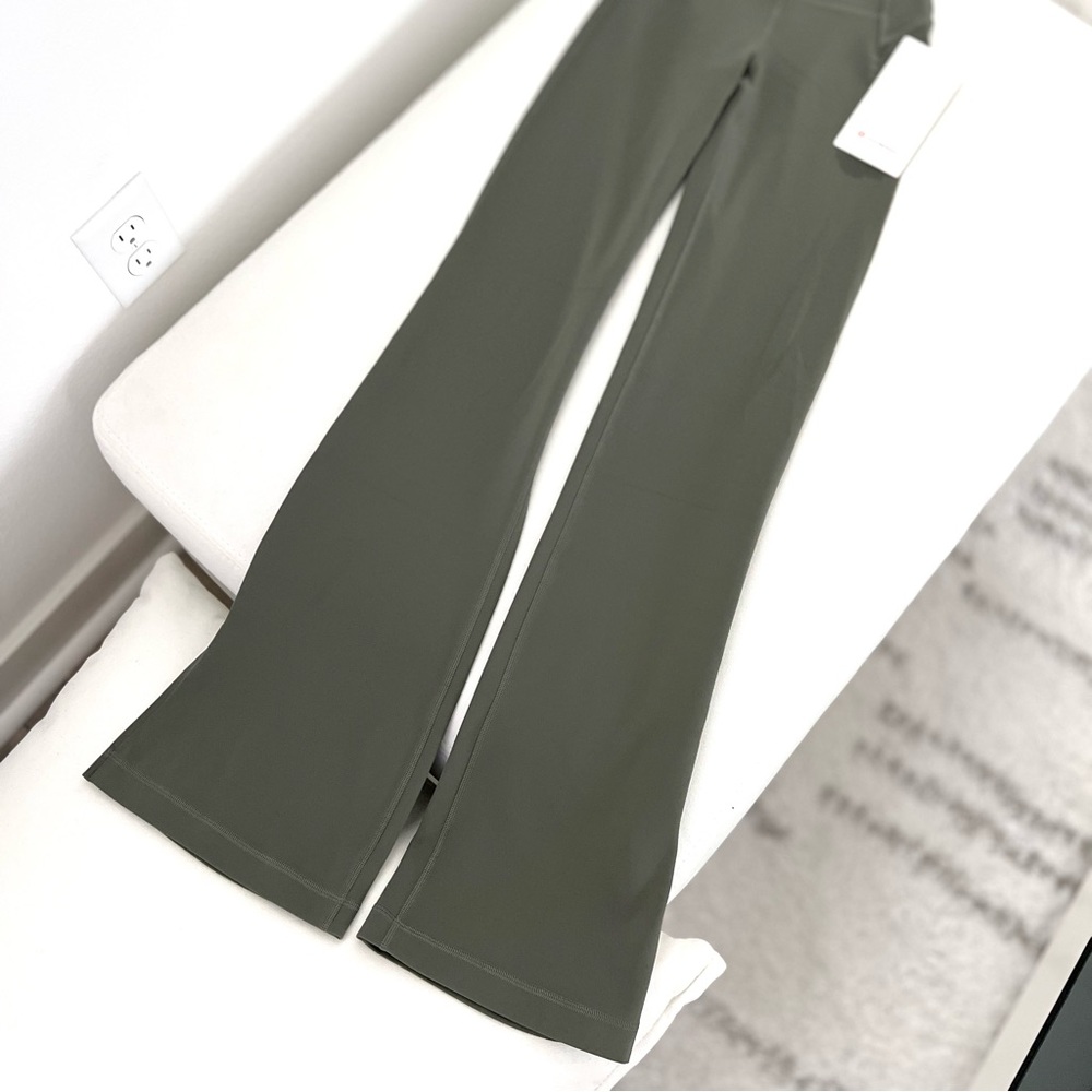 SOLD • Lululemon Activewear Set (Top: NWOT, Size 4 | Bottom: NWT, Size 0) - Picture 5 of 8